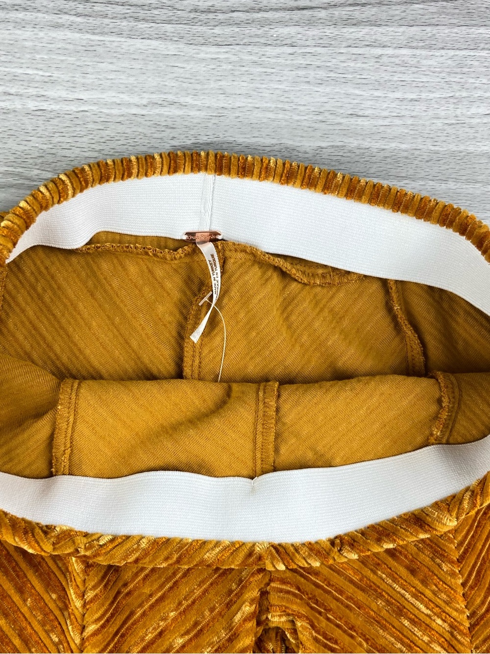 Free People Penny Pull On Velvet Flared Pants Size XS Bronzer Gold Retro Boho - Picture 13 of 15